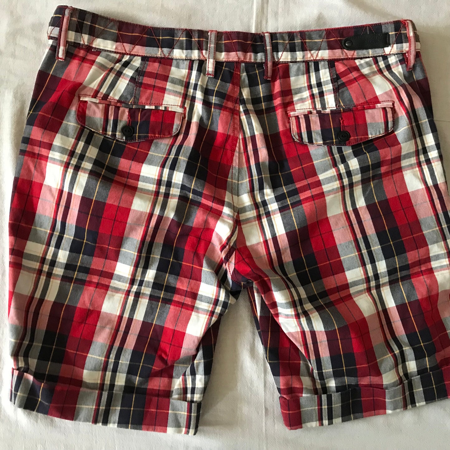 NO NATIONALITY NN-07 MEN'S ITALIAN COTTON SHORTS PLAID RED-WHITE SIZE 36-38