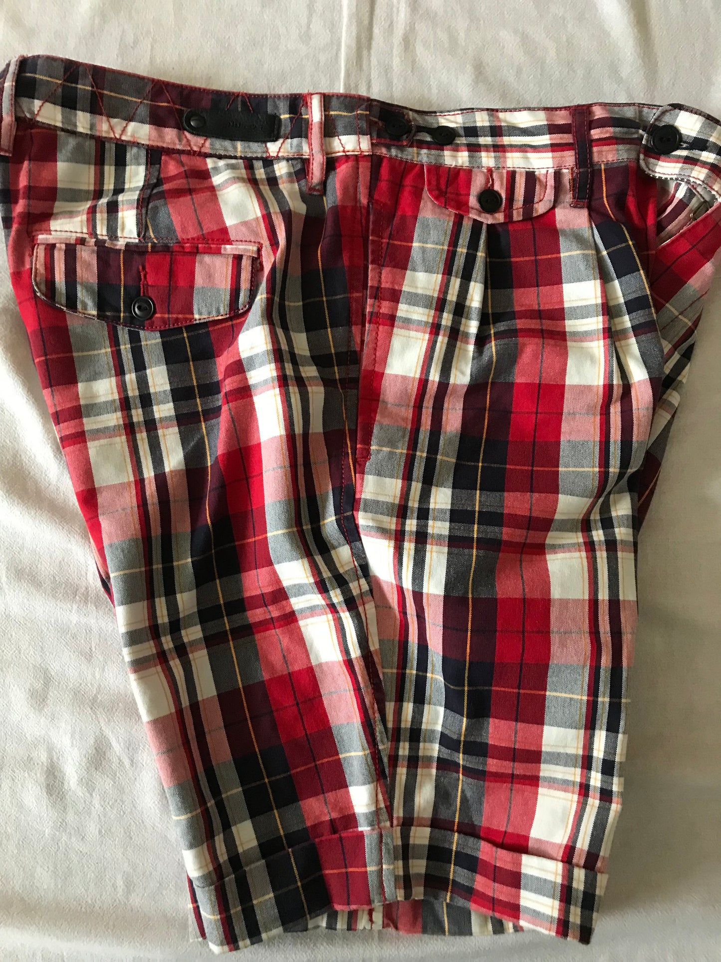 NO NATIONALITY NN-07 MEN'S ITALIAN COTTON SHORTS PLAID RED-WHITE SIZE 36-38